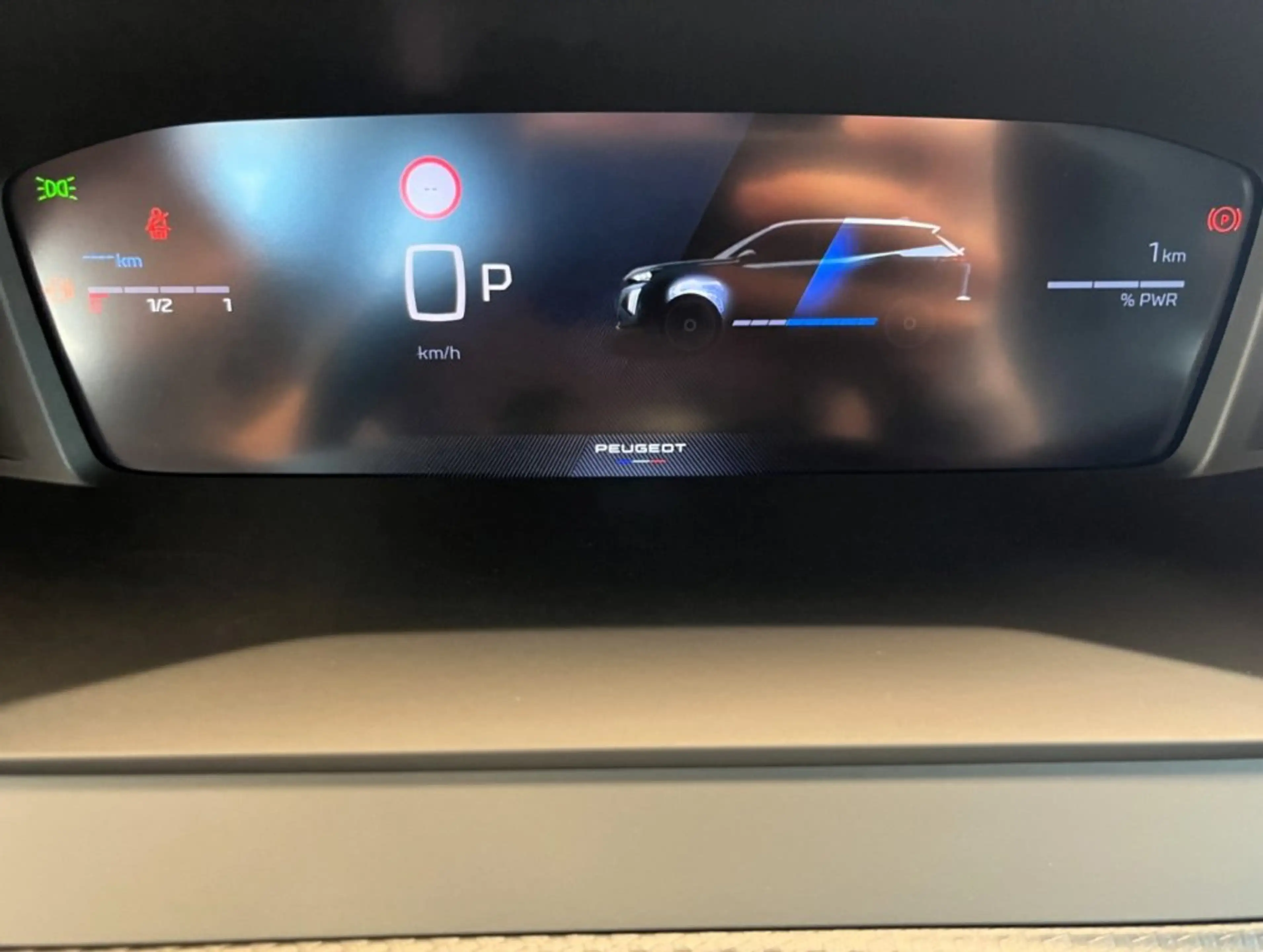 Peugeot 2008 Allure MHEV 110 e-DCS6 — photo 11