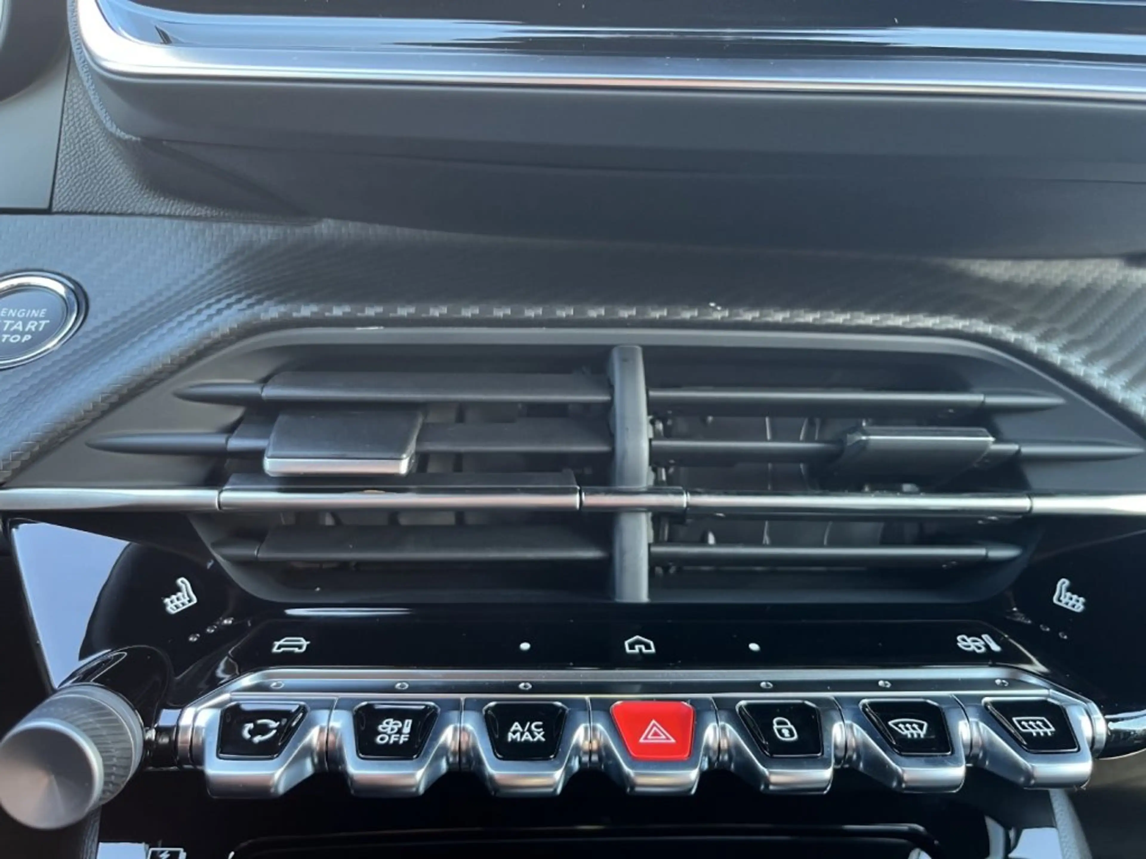 Peugeot 2008 Allure MHEV 110 e-DCS6 — photo 23
