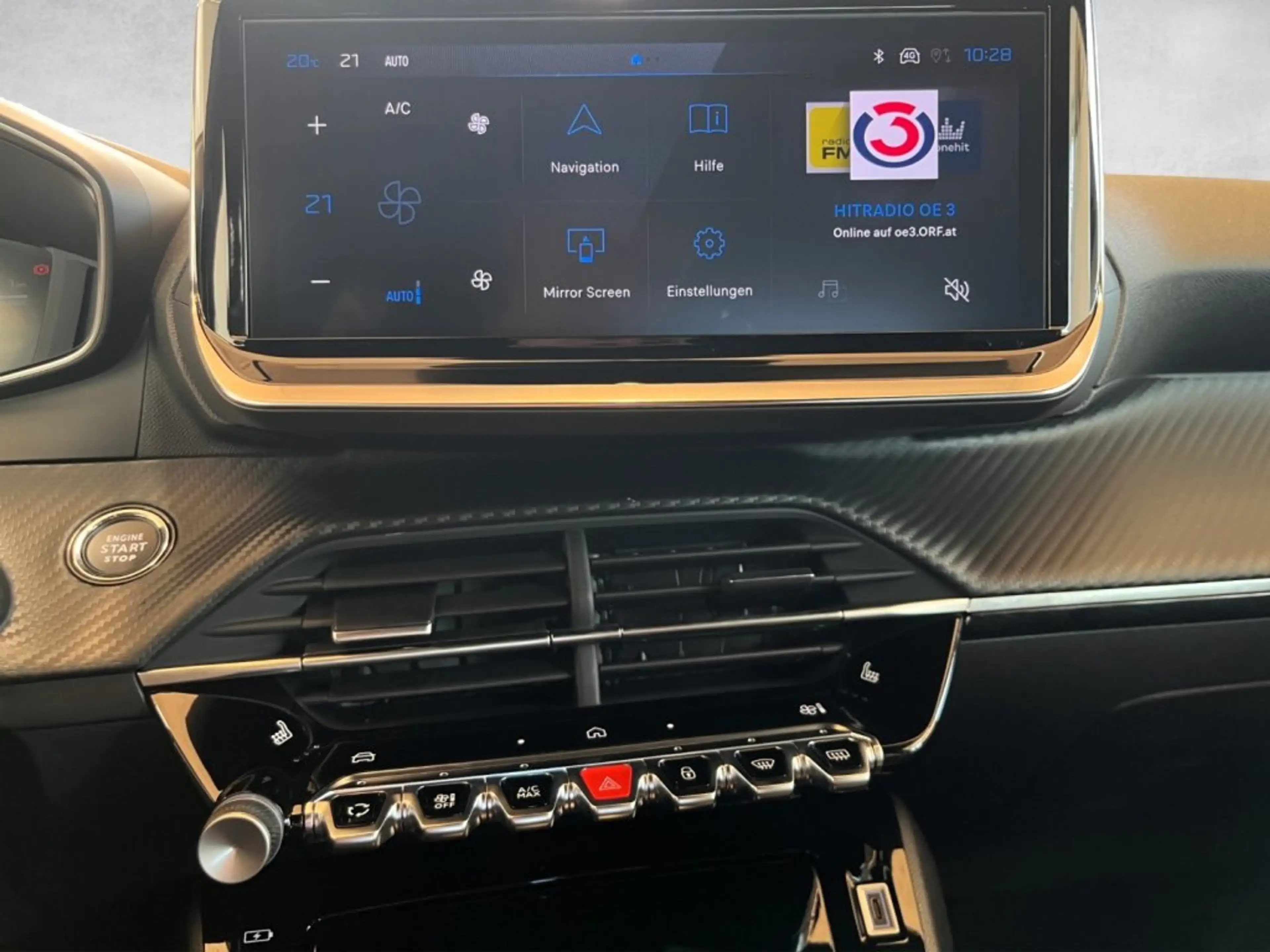 Peugeot 2008 Allure MHEV 110 e-DCS6 — photo 15
