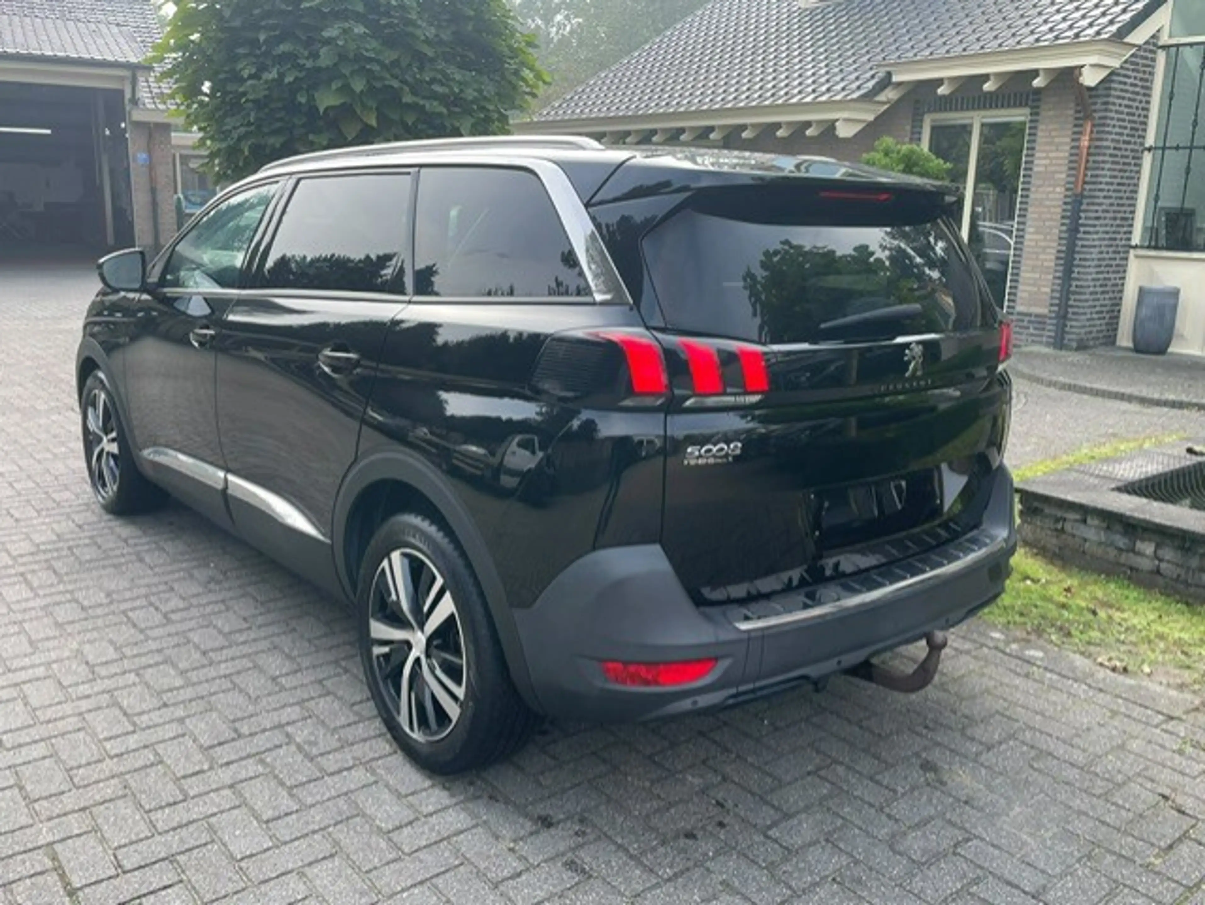 Peugeot 5008 1.2 PureTech Allure — photo 6