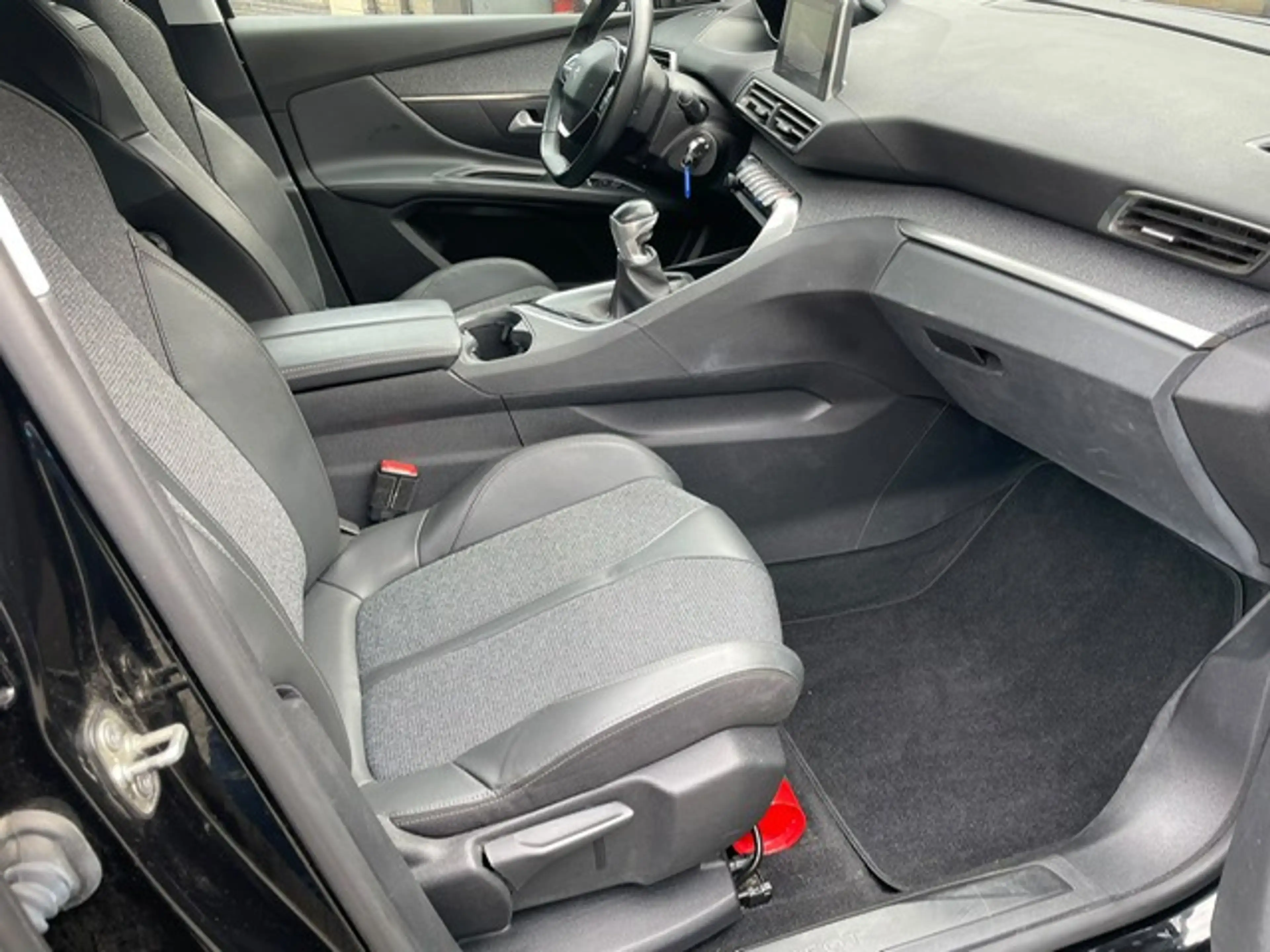 Peugeot 5008 1.2 PureTech Allure — photo 11