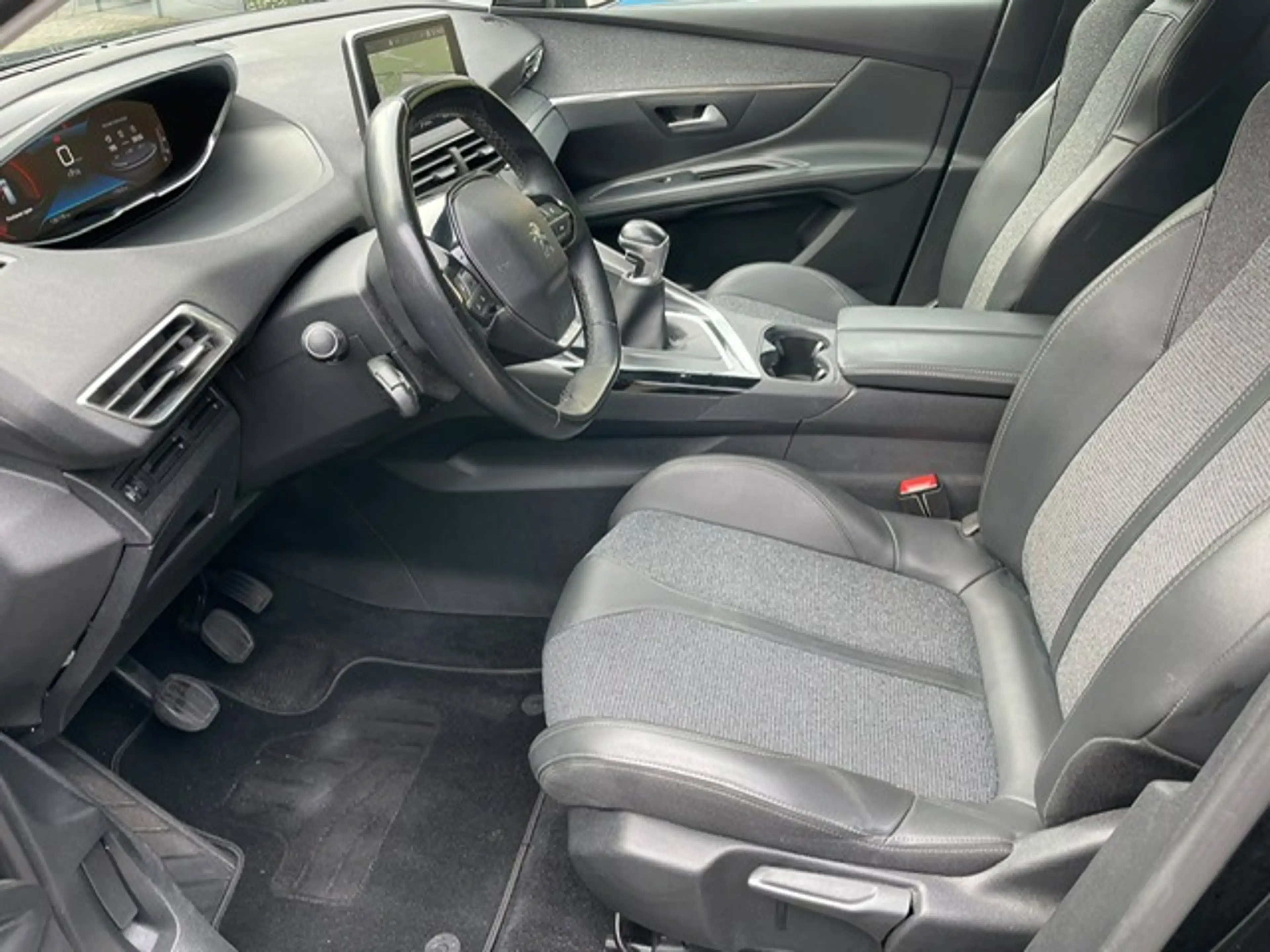 Peugeot 5008 1.2 PureTech Allure — photo 10