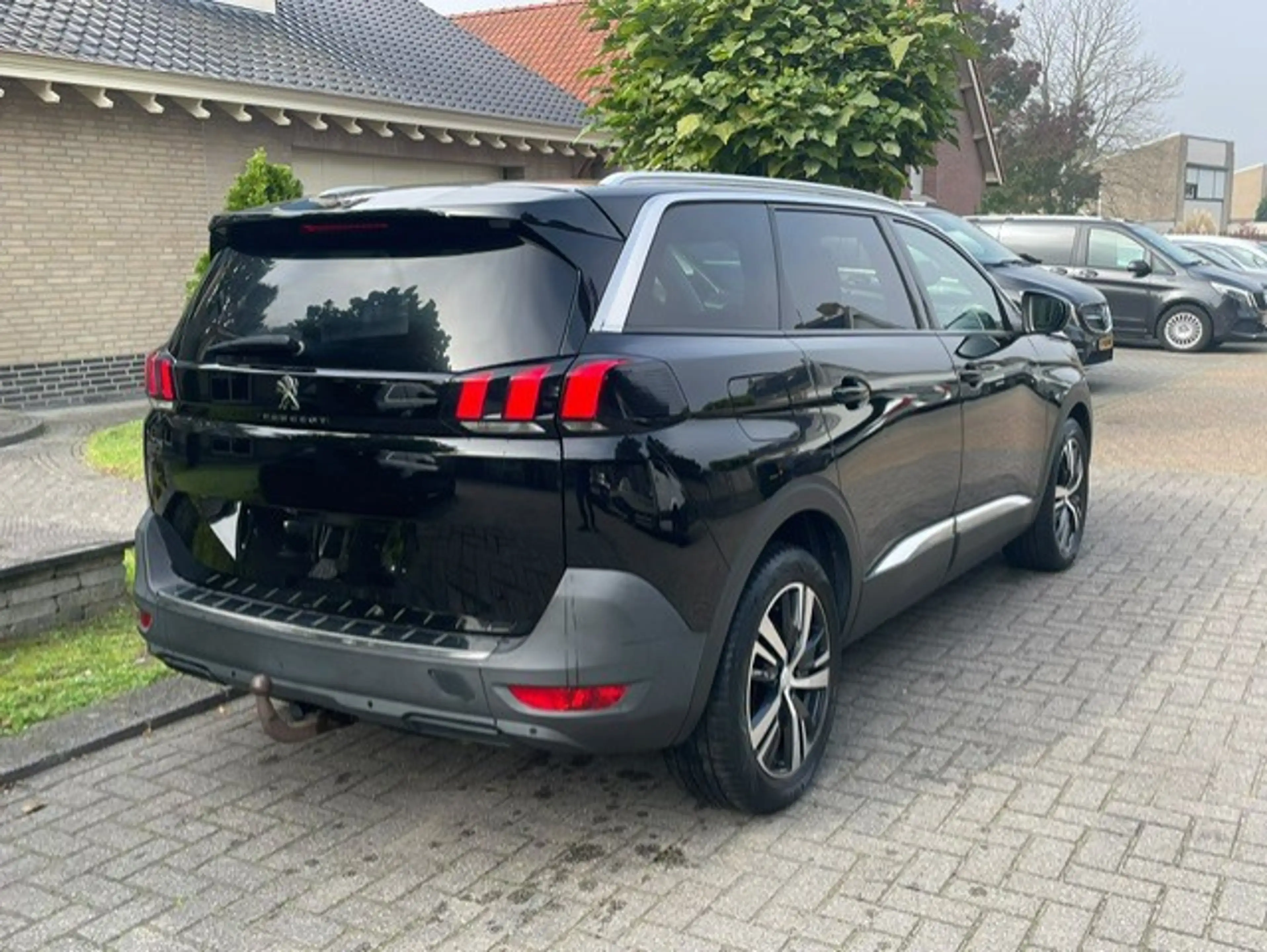 Peugeot 5008 1.2 PureTech Allure — photo 3