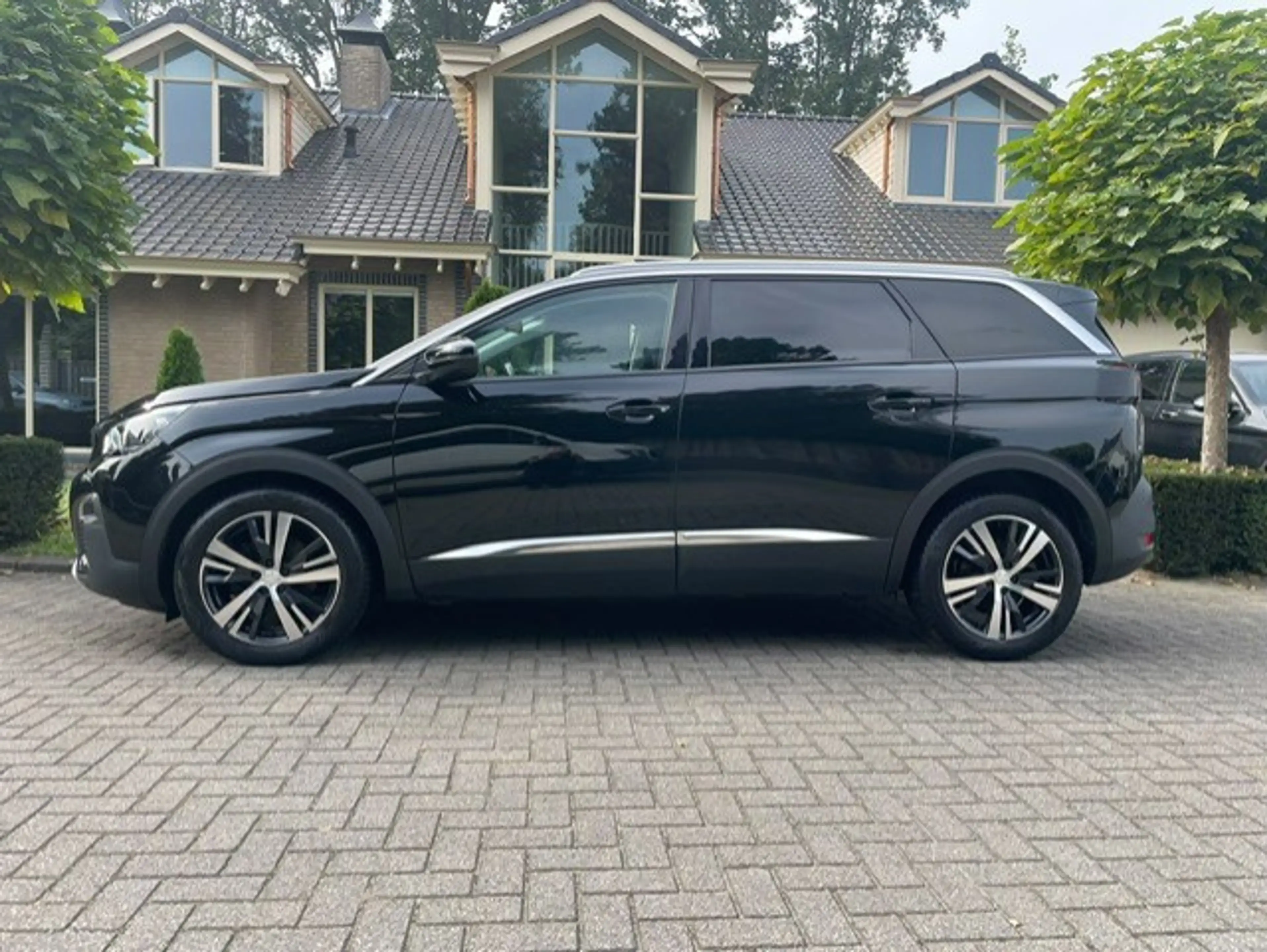 Peugeot 5008 1.2 PureTech Allure — photo 5