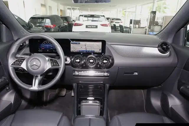 Mercedes-Benz Gla view 10