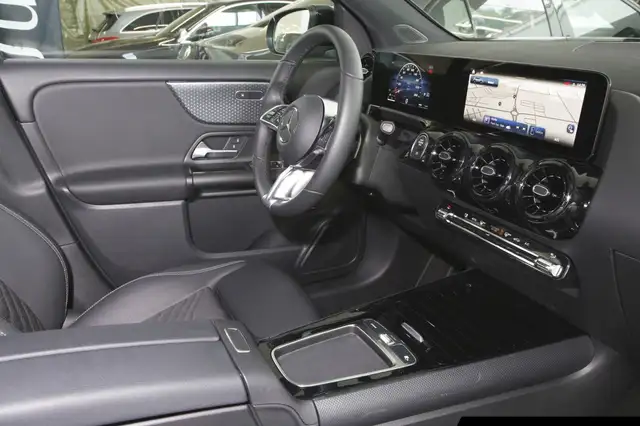 Mercedes-Benz Gla view 8