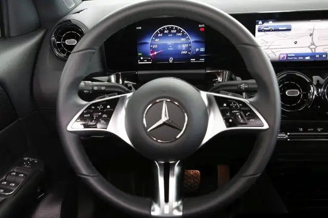 Mercedes-Benz Gla view 13