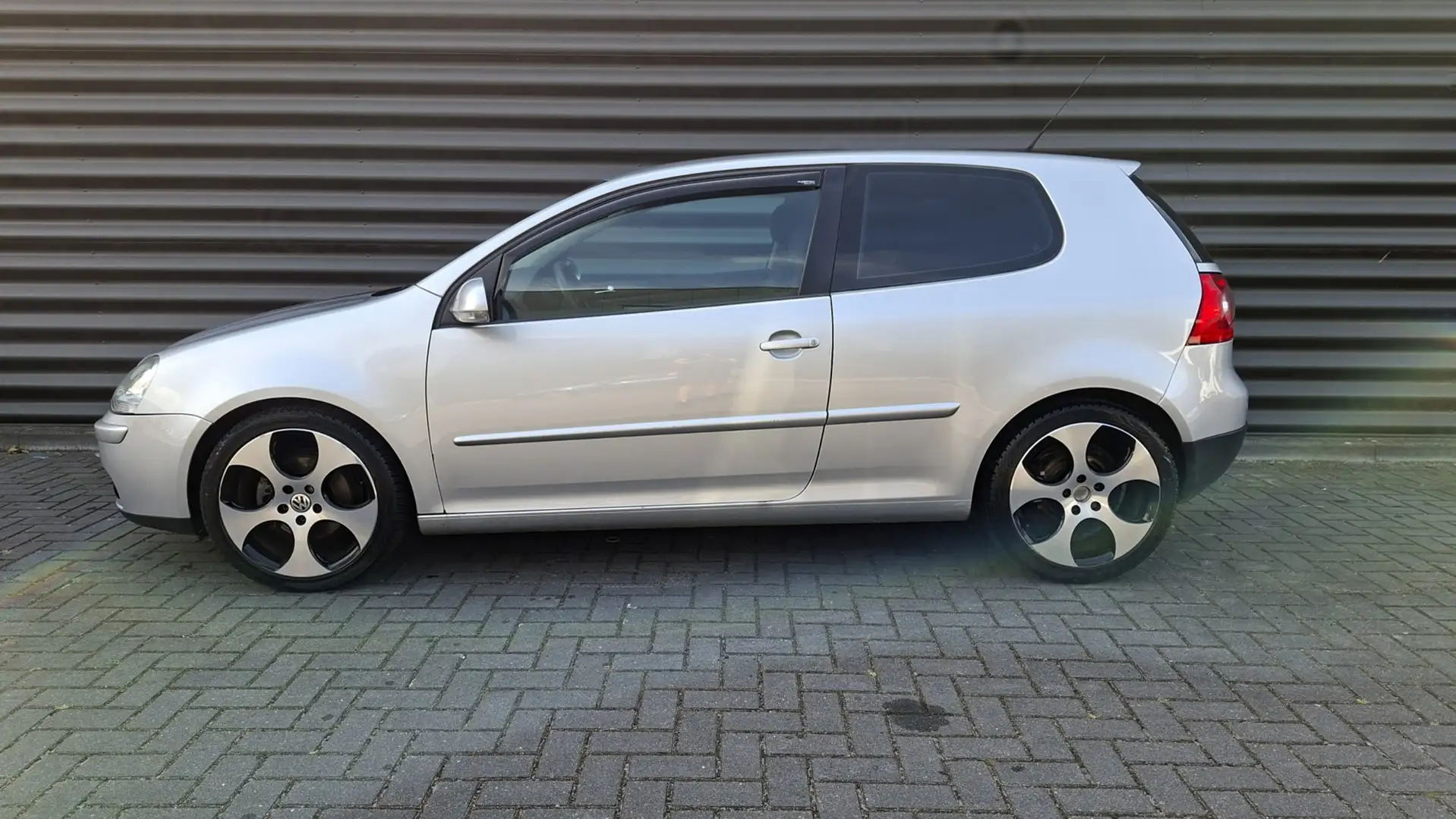 Volkswagen Golf 1.4 TSI Trendline Gris - 2