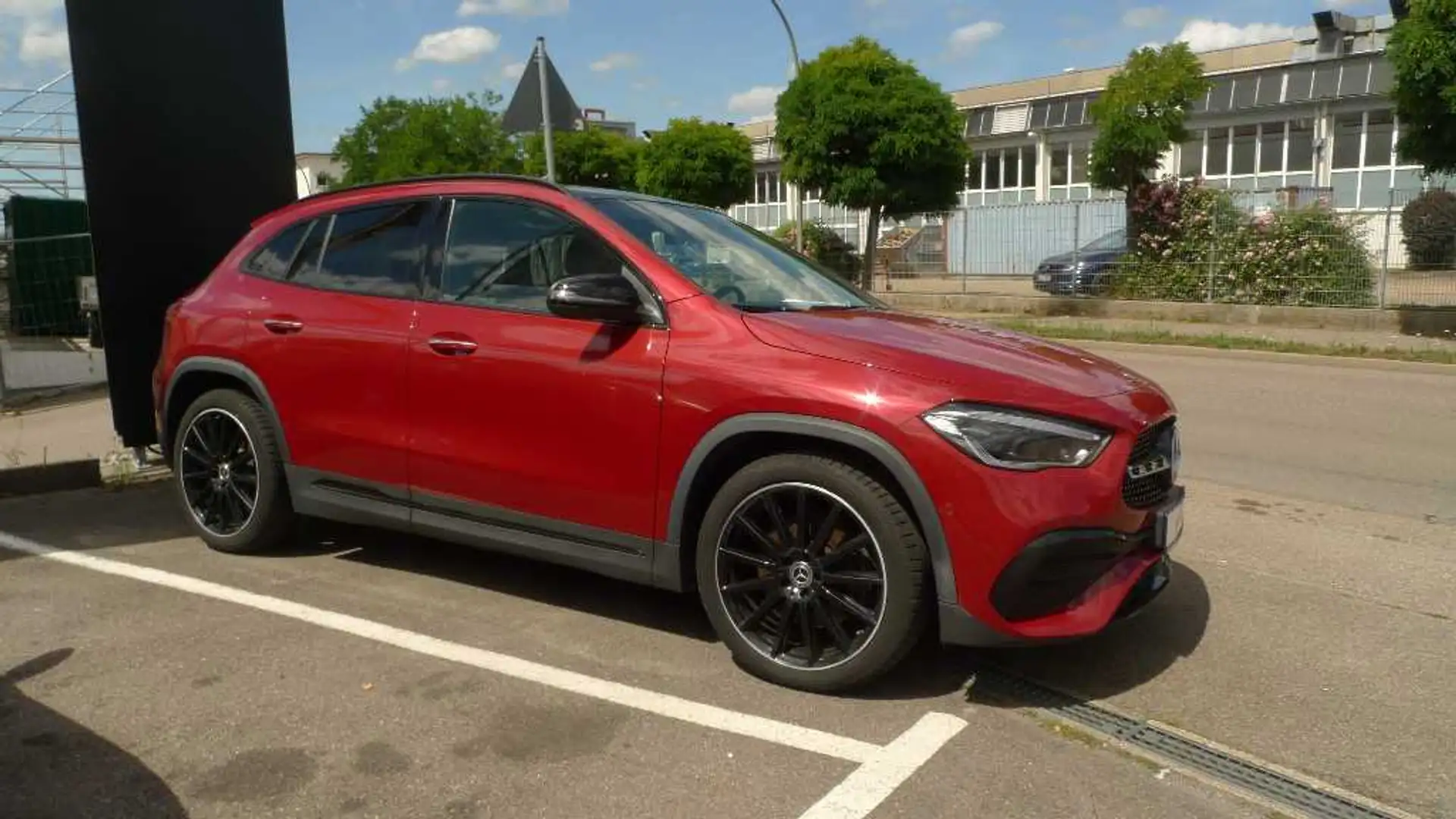 Mercedes-Benz Mercedes Benz GLA 250 AMG Top Zustand Rot - 2