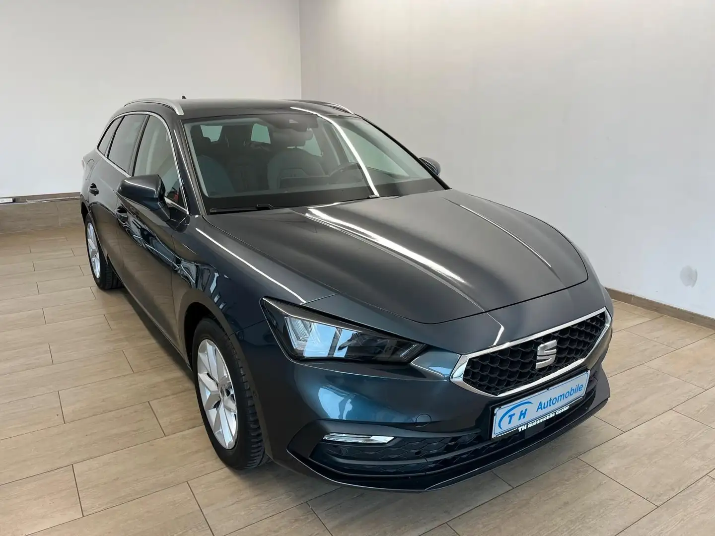 SEAT Leon Sportstourer Style/SHZ/Navi/Kamera Grau - 2