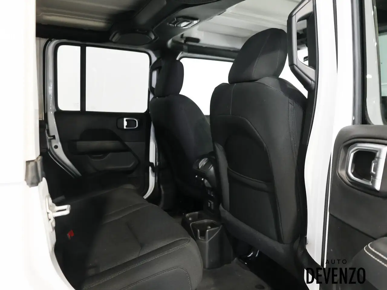 Jeep Wrangler снимка Jeep Wrangler
