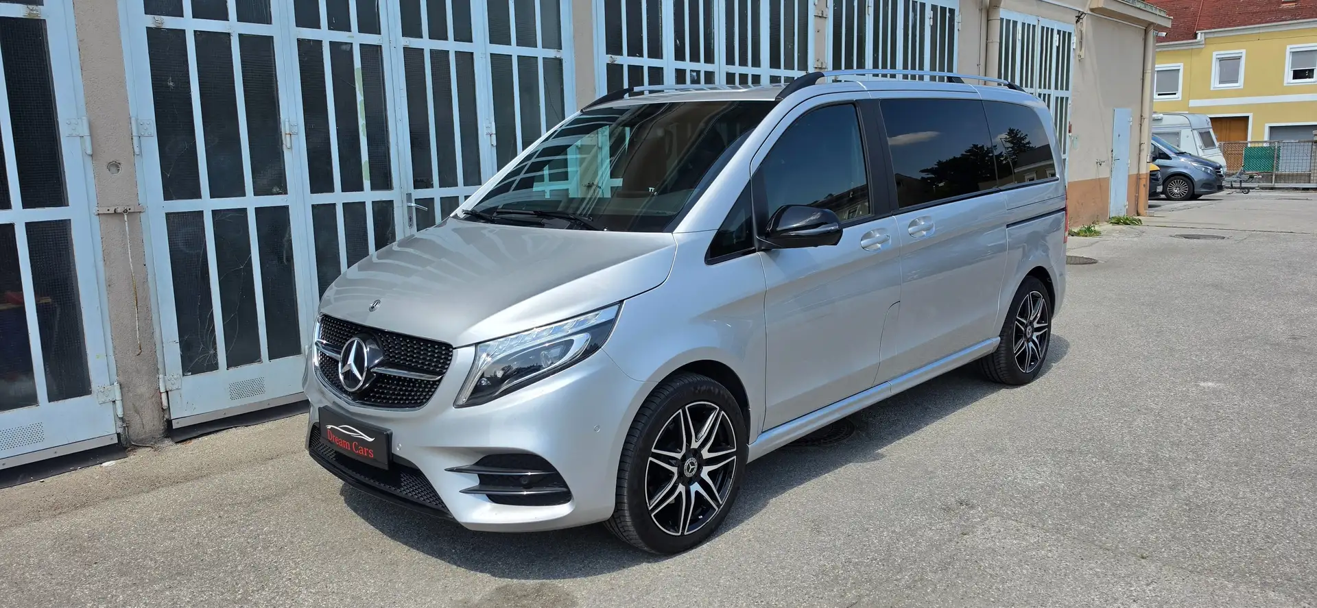 Mercedes-Benz V 300 d AMG 4MATIC *7 Sitze*Navi*360Kamera*El. Türe* Grau - 1