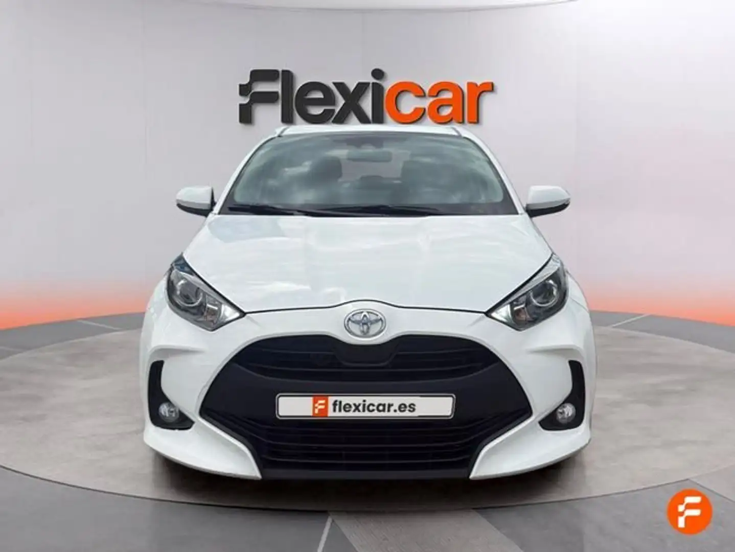 Toyota Yaris 1.0 Confort 72CV - 5P (2022) Blanco - 2
