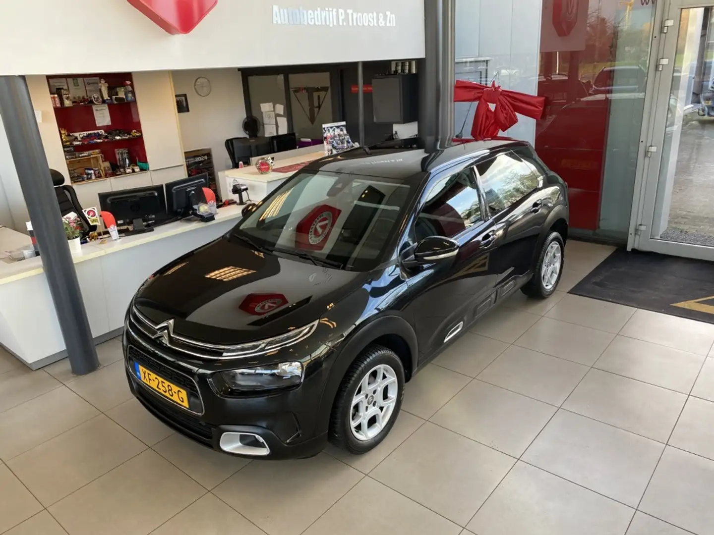 Citroen C4 Cactus 1.2 PureTech Feel,1e Eigenaar,100% Onderhouden,Nav Schwarz - 2