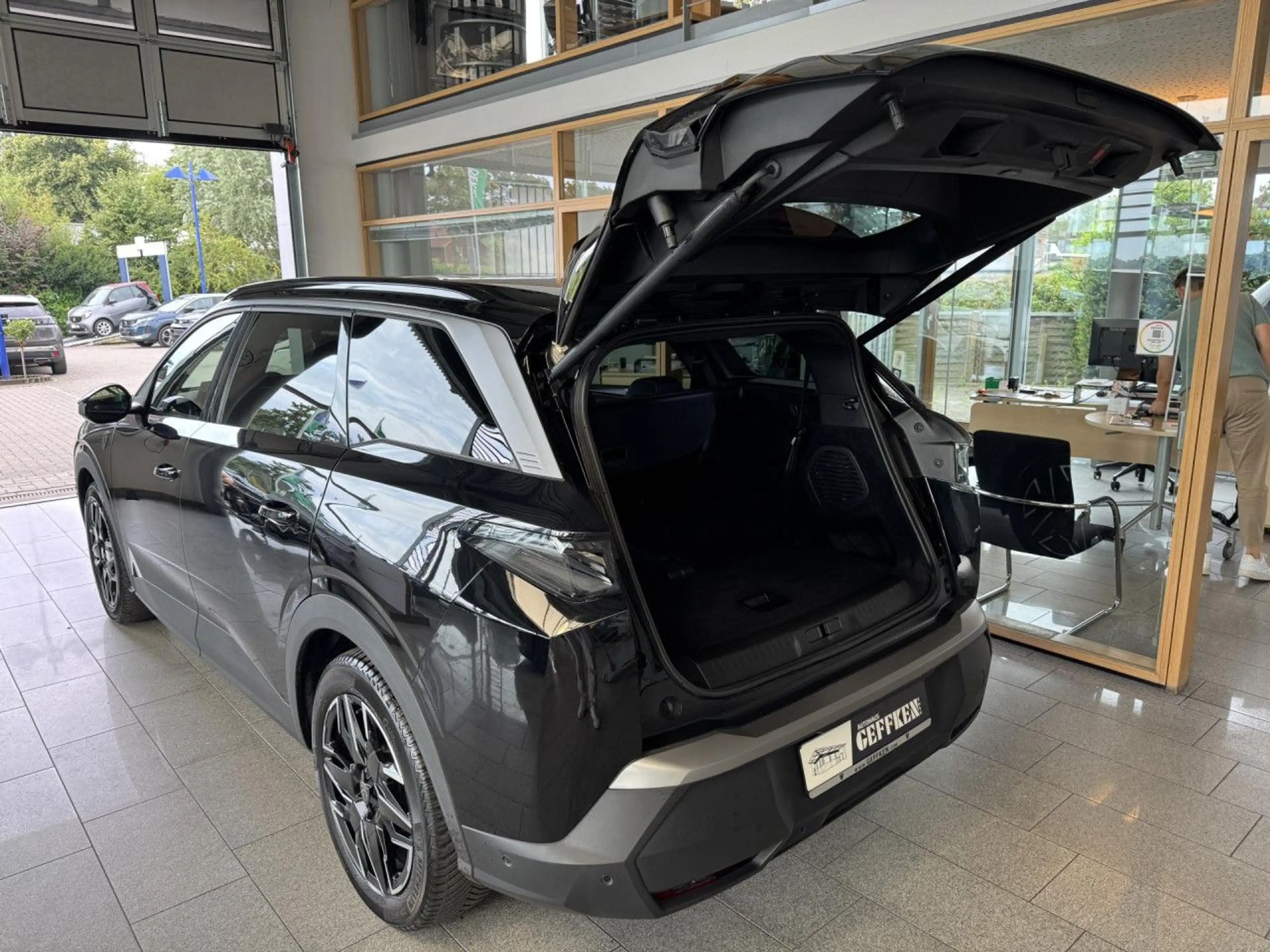 Peugeot 5008 Hybrid 145 GT, 360°, ACC, Sitzheizung! Navi — photo 9