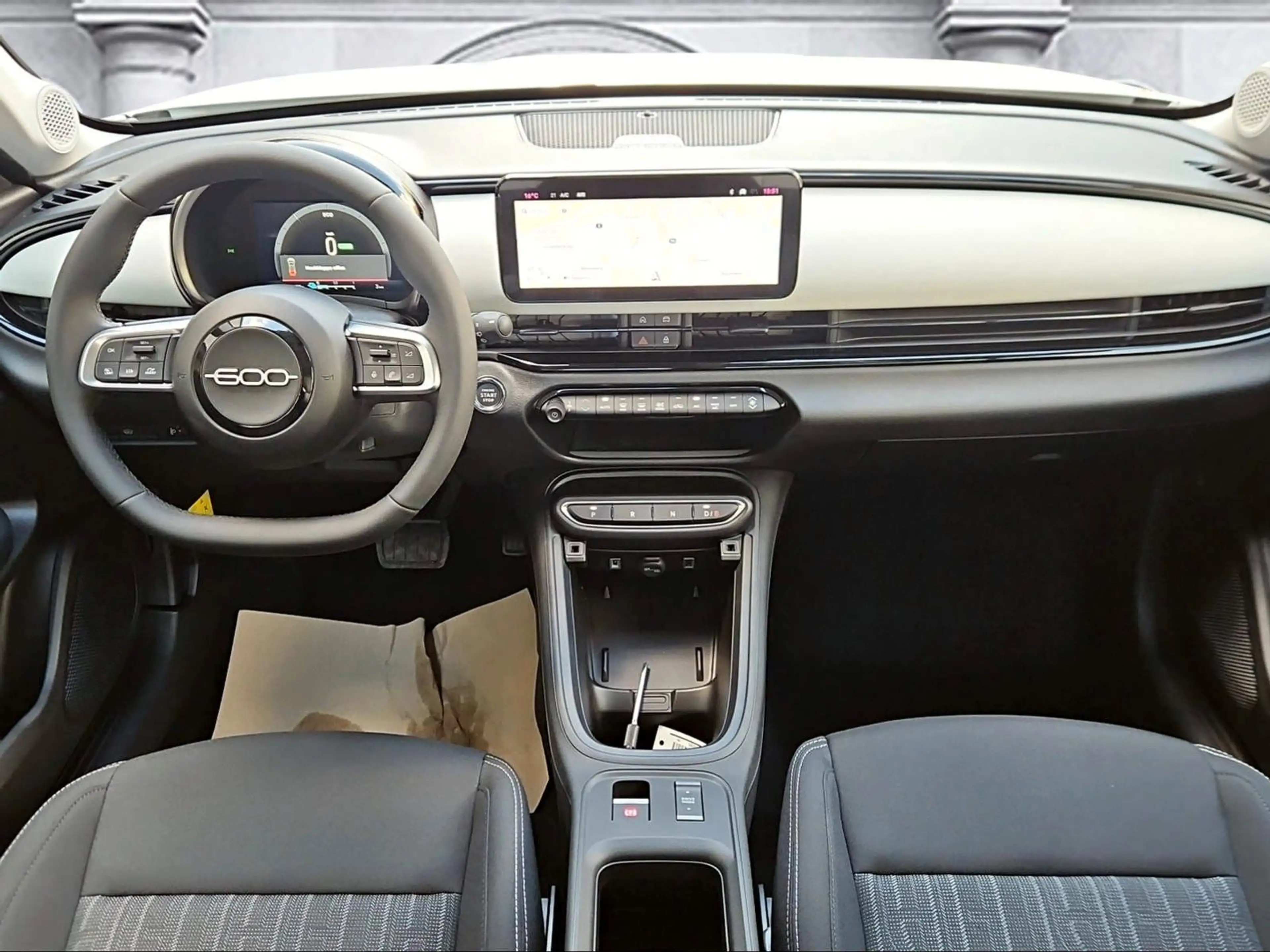 Fiat 600 e 115 kW Business Edition mit Allwetterreifen — photo 6