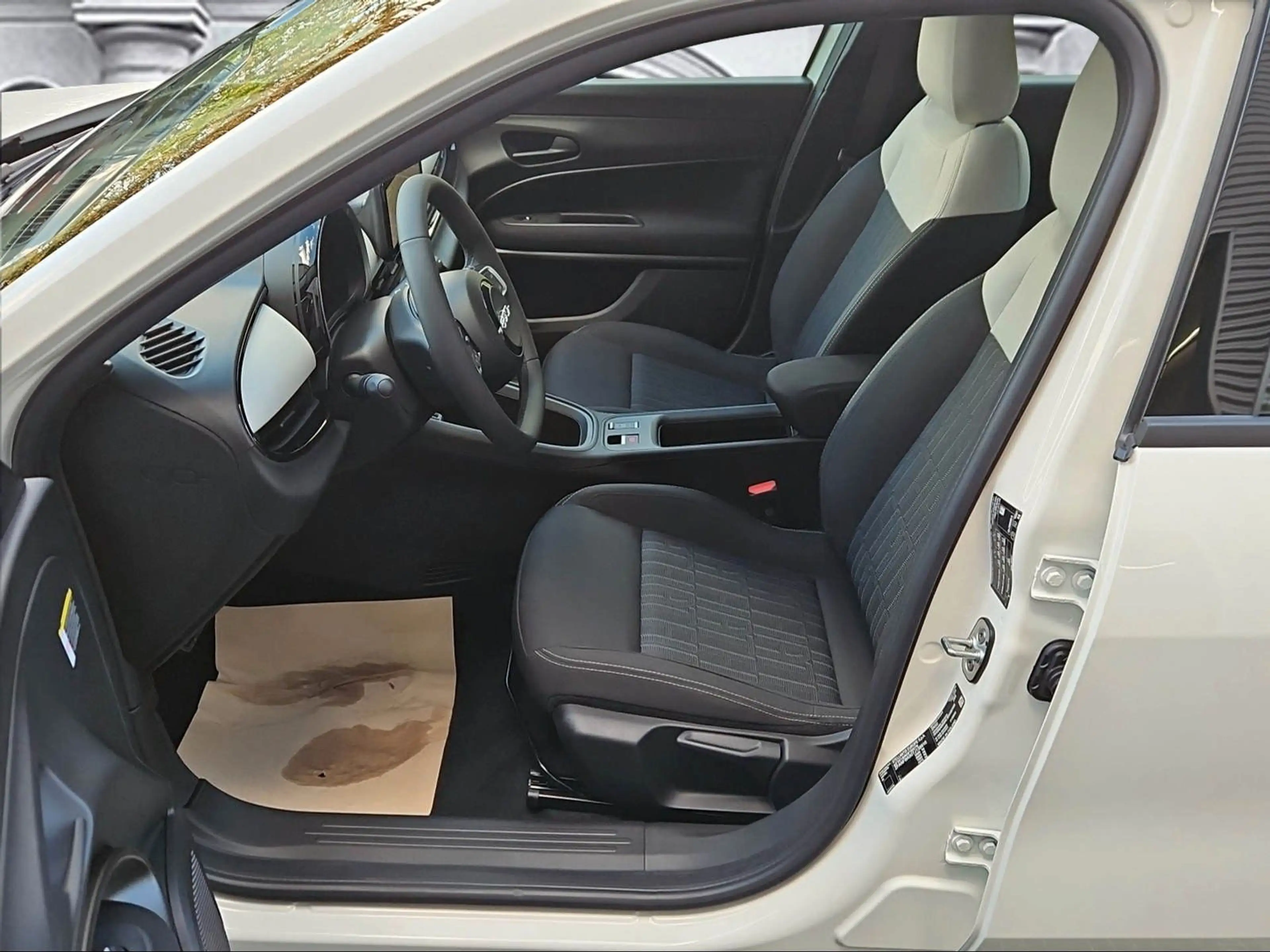 Fiat 600 e 115 kW Business Edition mit Allwetterreifen — photo 5