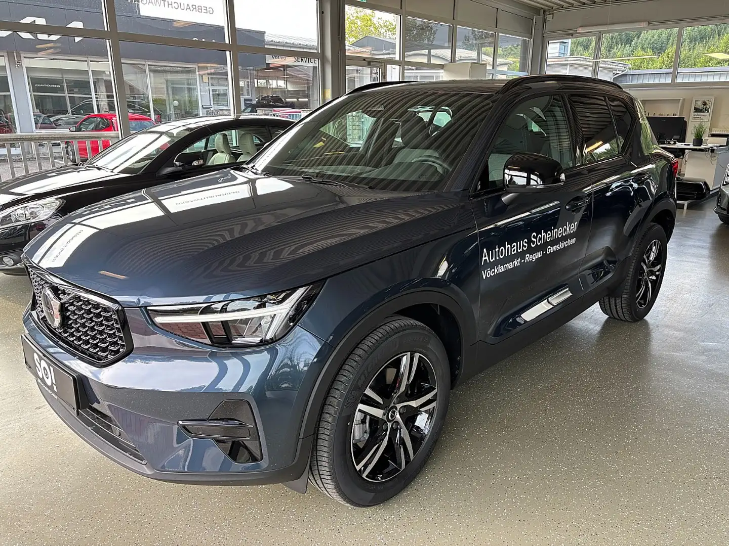 Volvo XC40 B3 Plus Dark Aut. Blau - 2