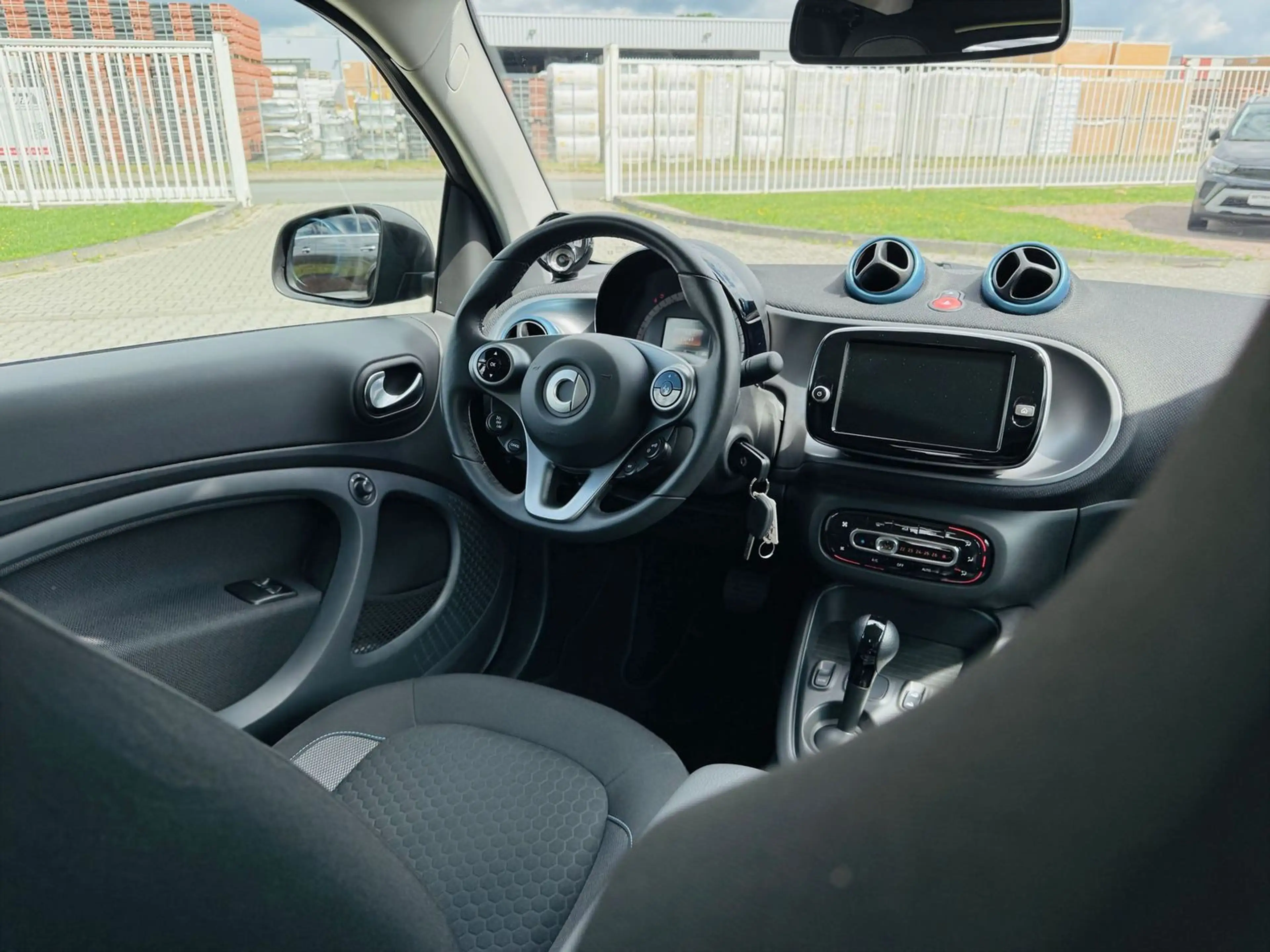 smart forTwo EQ CABRIO EXCLUSIVE, LED, PTS, RFK, W-Paket, SHZ, — photo 14