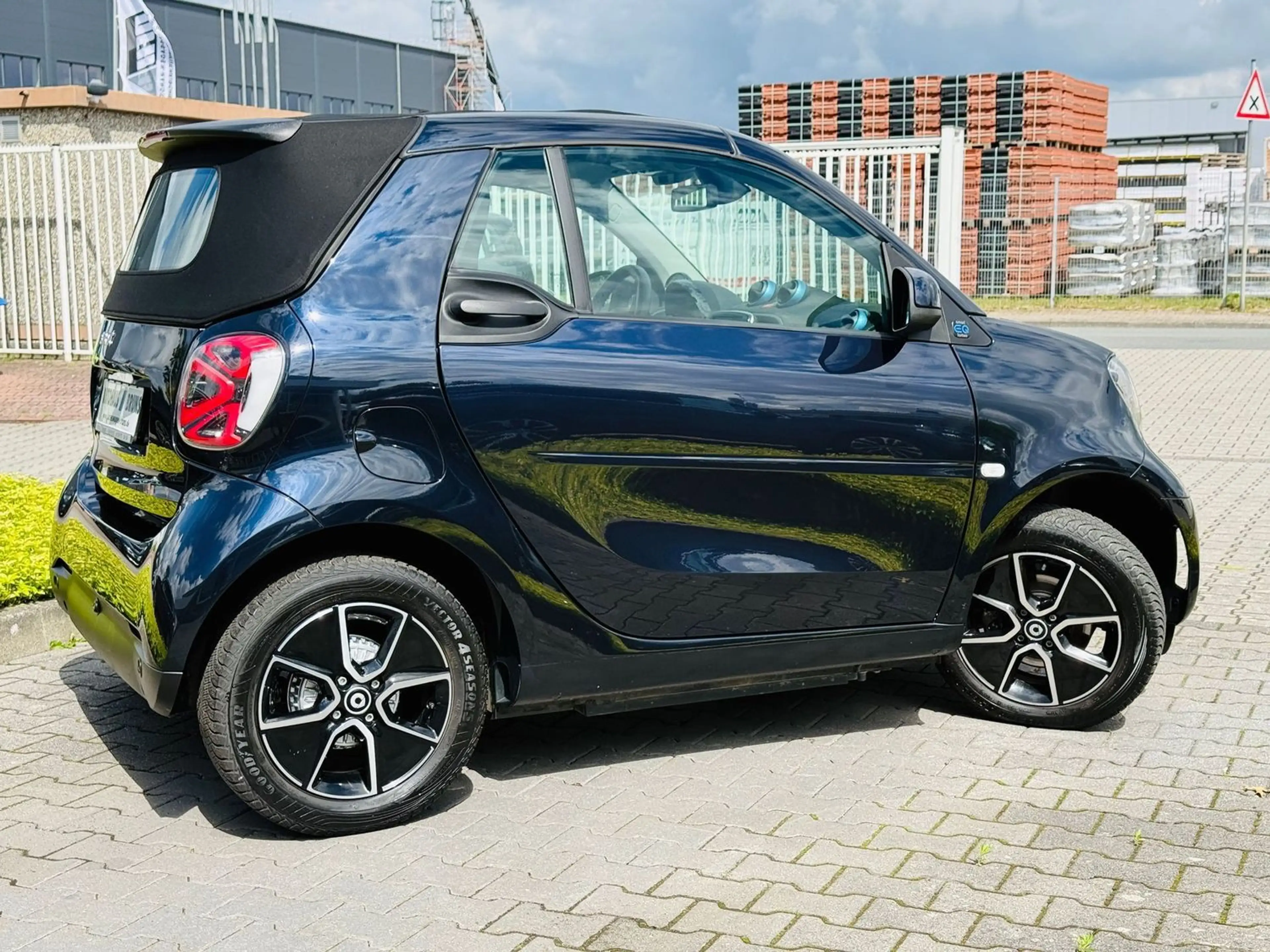 smart forTwo EQ CABRIO EXCLUSIVE, LED, PTS, RFK, W-Paket, SHZ, — photo 8