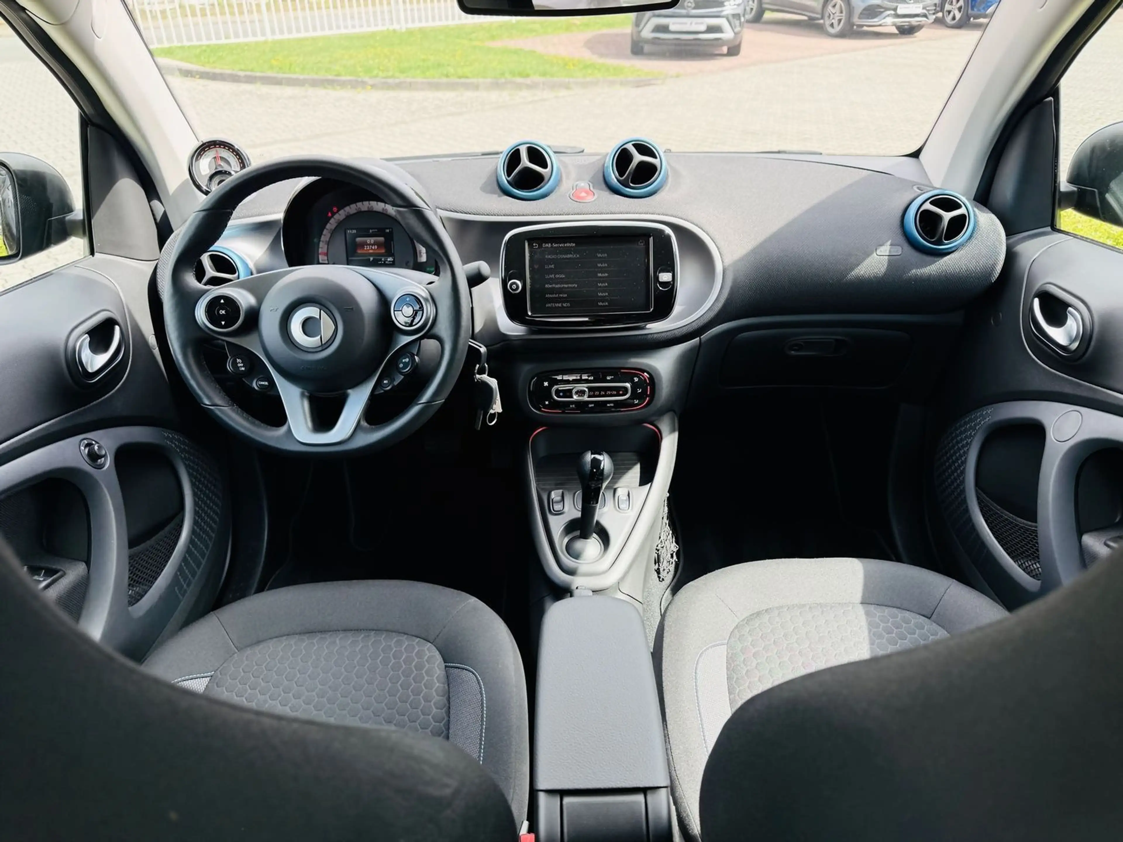 smart forTwo EQ CABRIO EXCLUSIVE, LED, PTS, RFK, W-Paket, SHZ, — photo 13