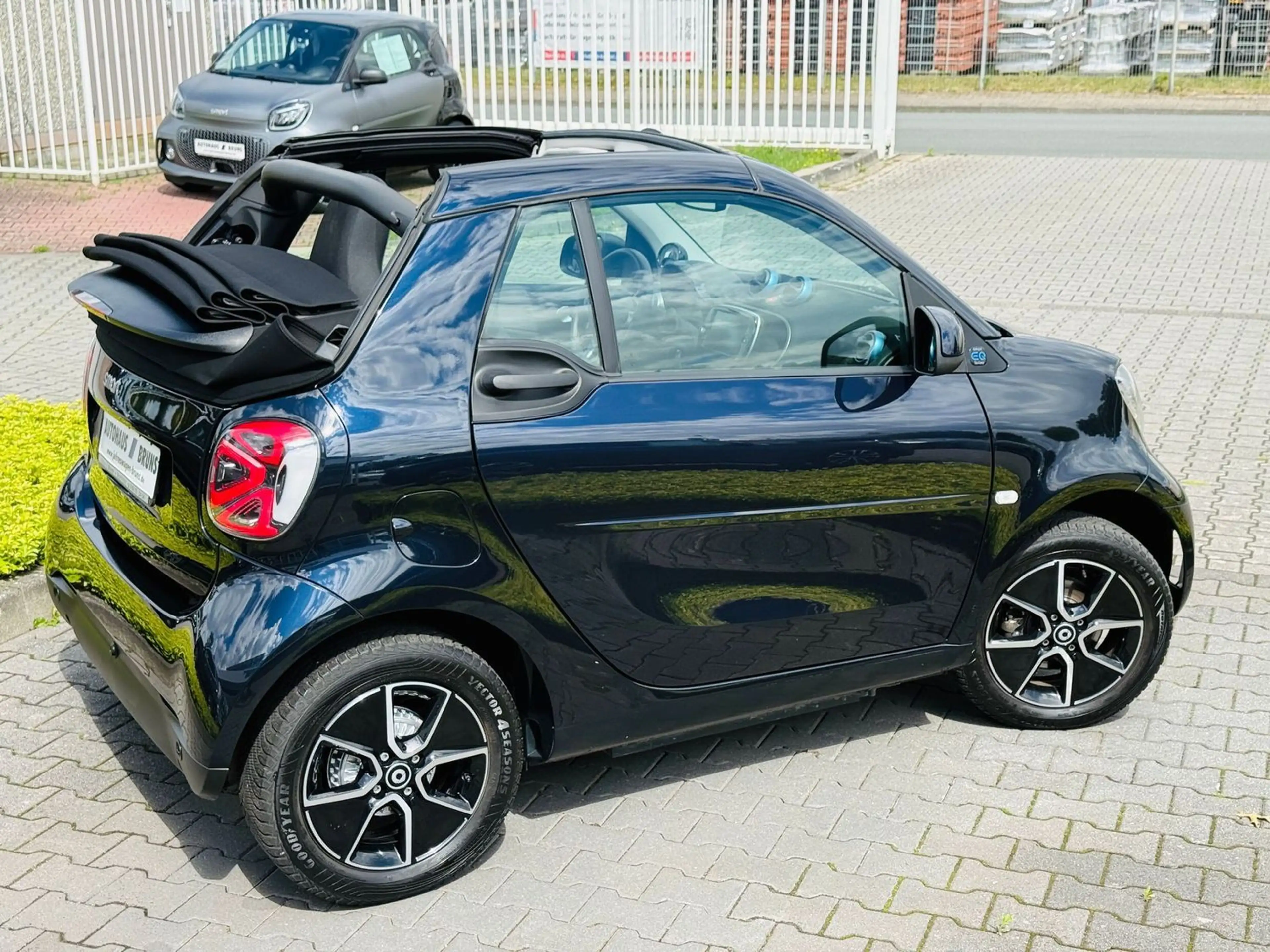 smart forTwo EQ CABRIO EXCLUSIVE, LED, PTS, RFK, W-Paket, SHZ, — photo 9