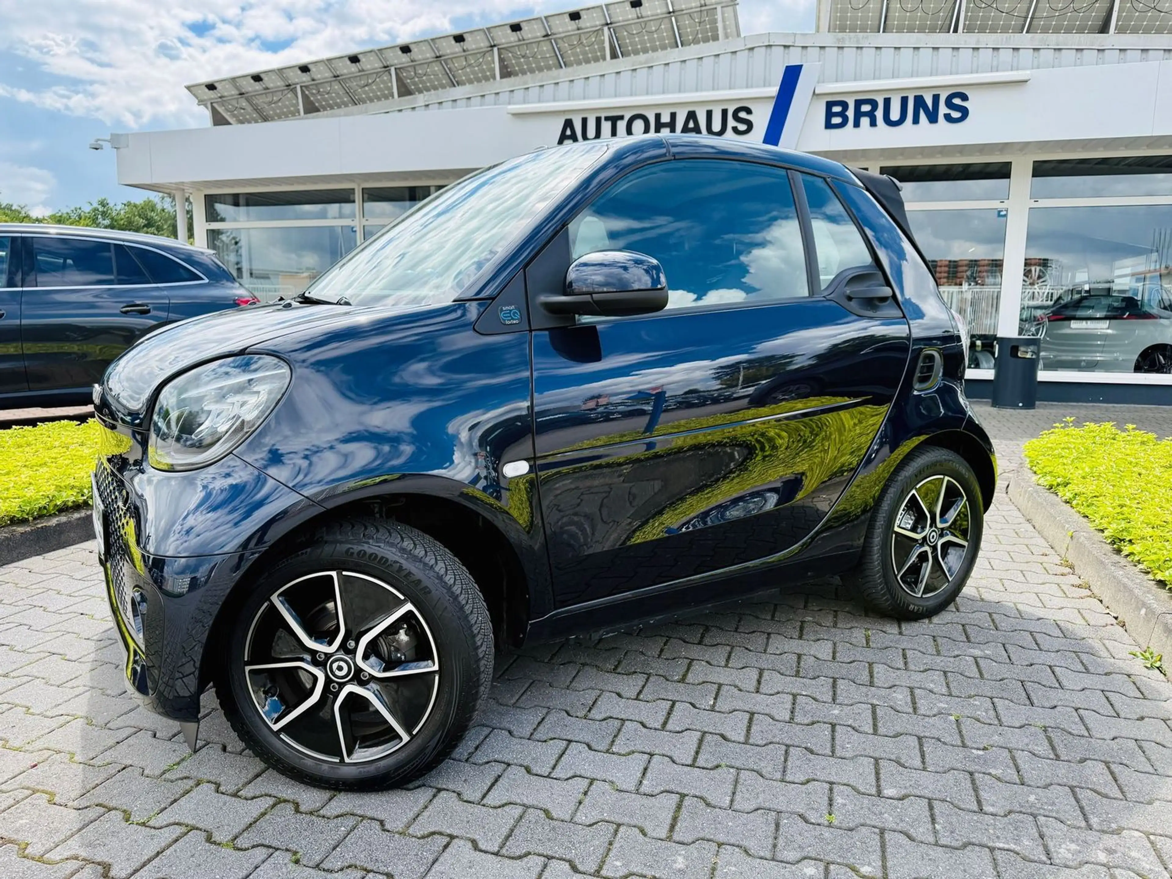 smart forTwo EQ CABRIO EXCLUSIVE, LED, PTS, RFK, W-Paket, SHZ, — photo 2