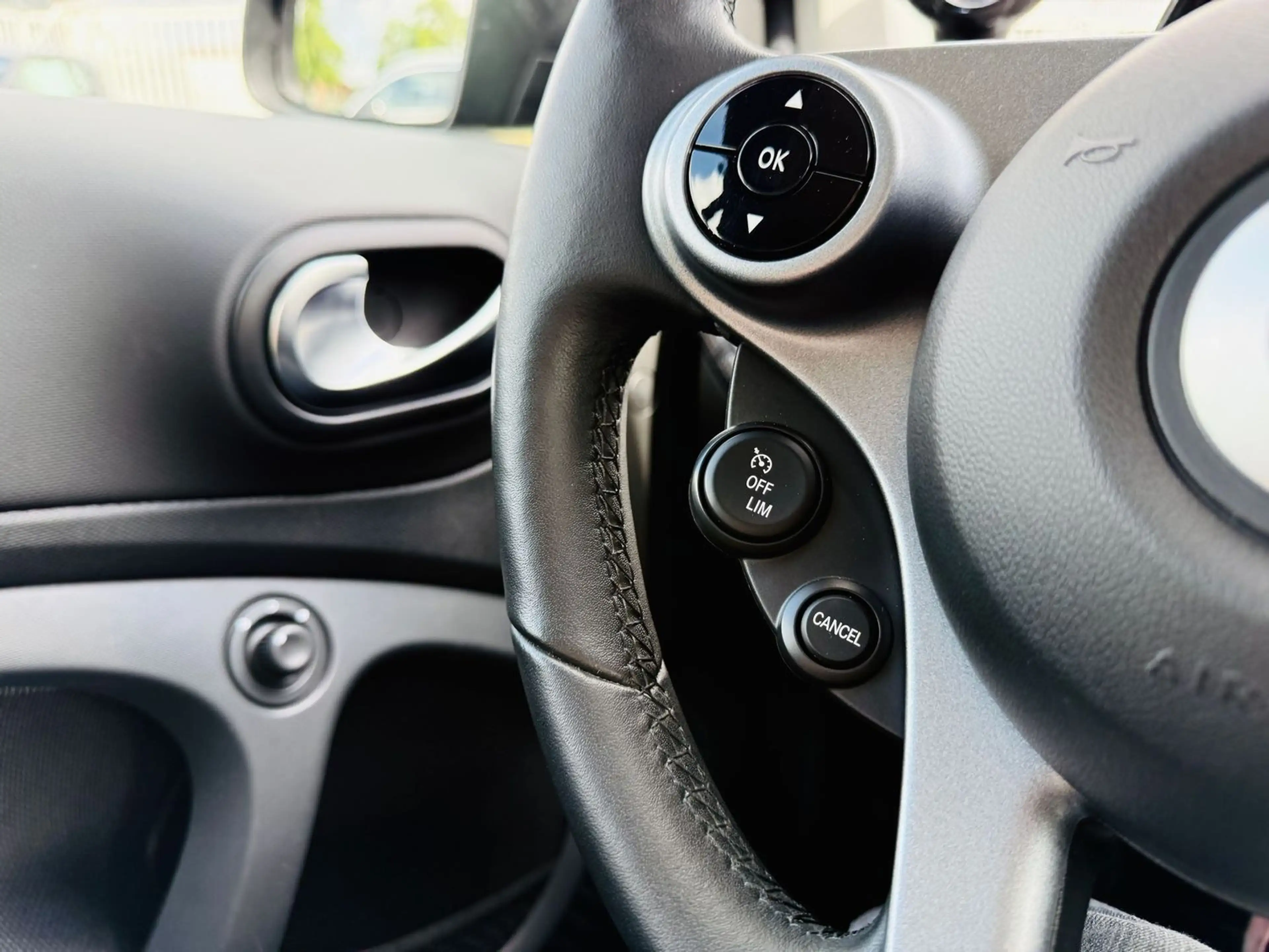 smart forTwo EQ CABRIO EXCLUSIVE, LED, PTS, RFK, W-Paket, SHZ, — photo 20