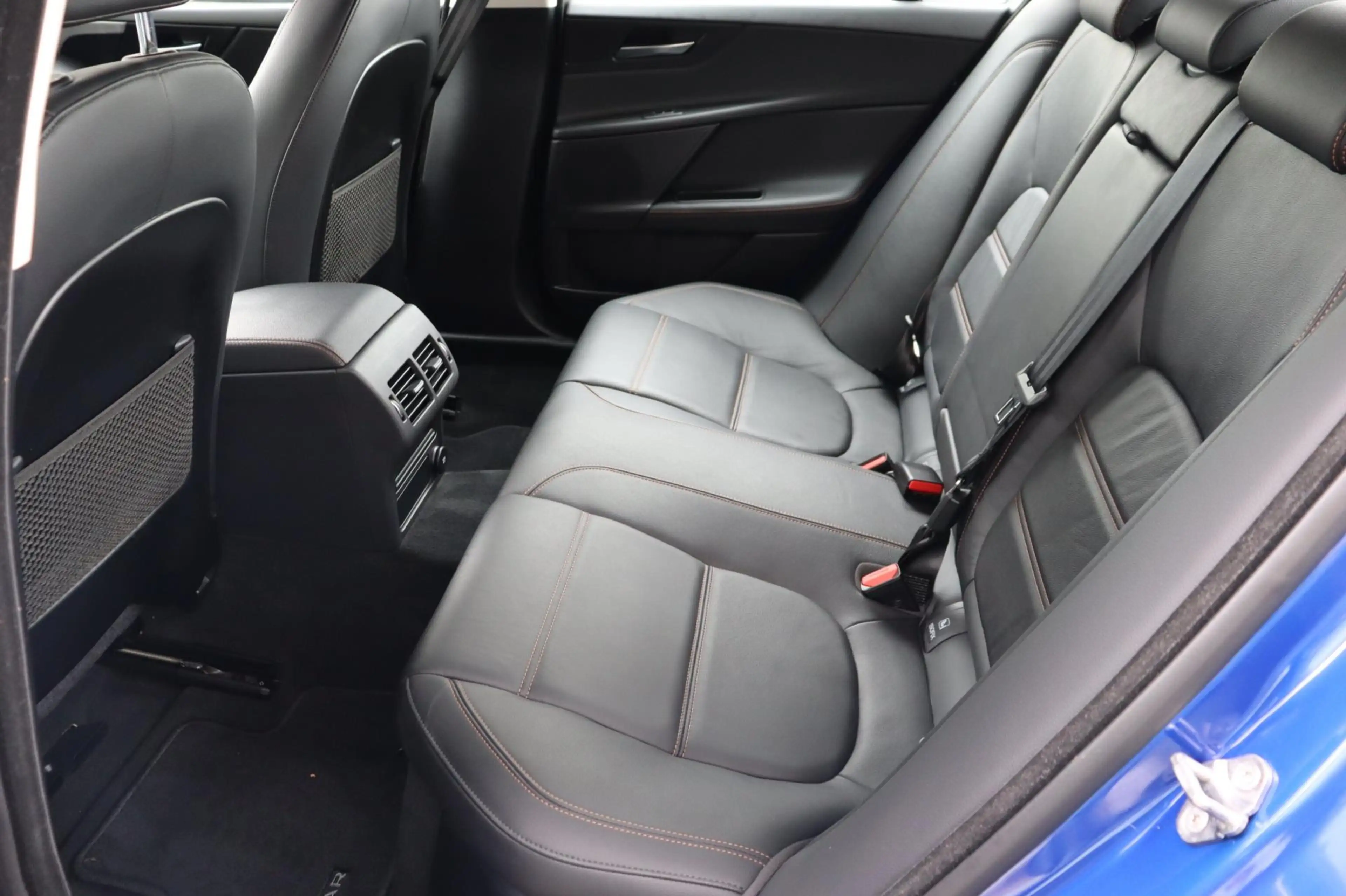 Jaguar XE 2.0 Prestige Pro Edition org. NL leer+el camera a. — photo 11