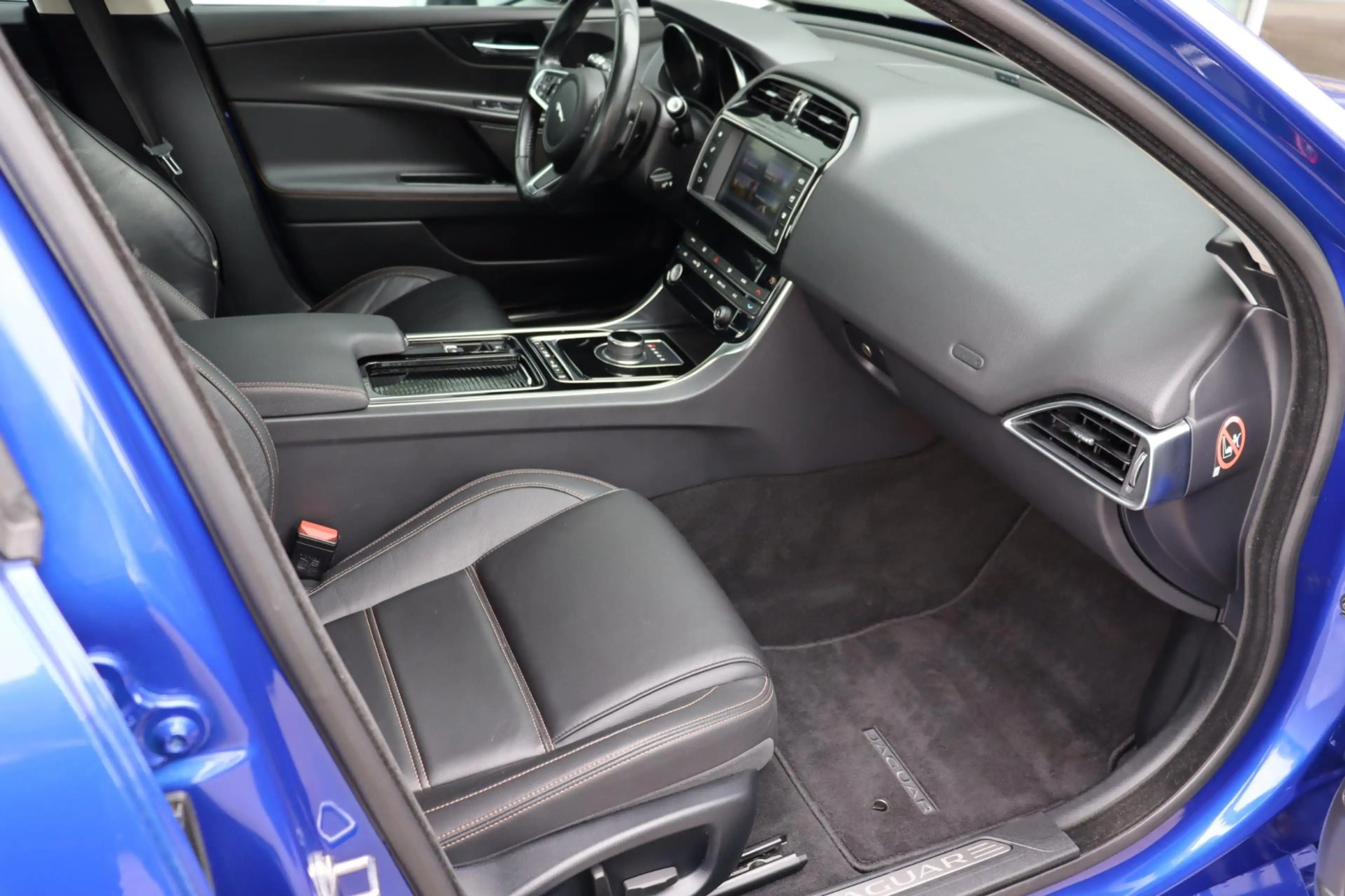 Jaguar XE 2.0 Prestige Pro Edition org. NL leer+el camera a. — photo 10