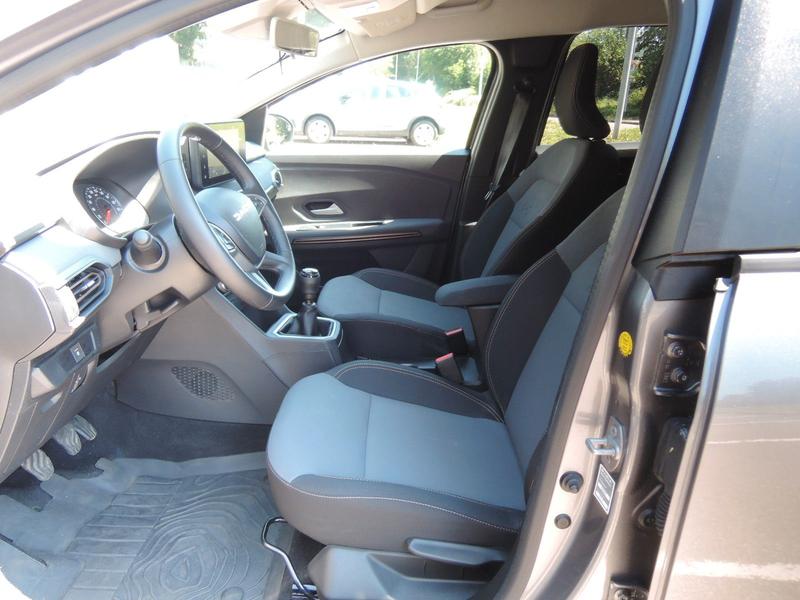 Dacia Jogger TCe 110 Extreme+ 7-Sitzer GJR,Kamera,SHZ — photo 11