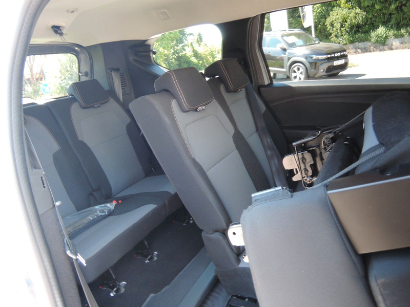 Dacia Jogger TCe 110 Extreme+ 7-Sitzer GJR,Kamera,SHZ — photo 13