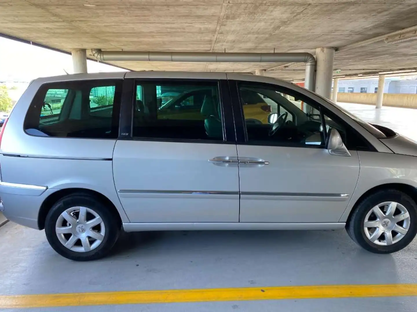 Peugeot 807 807 2,0 HDi 160 FAP Professional Line Tiptronic Professional Line Silber - 1