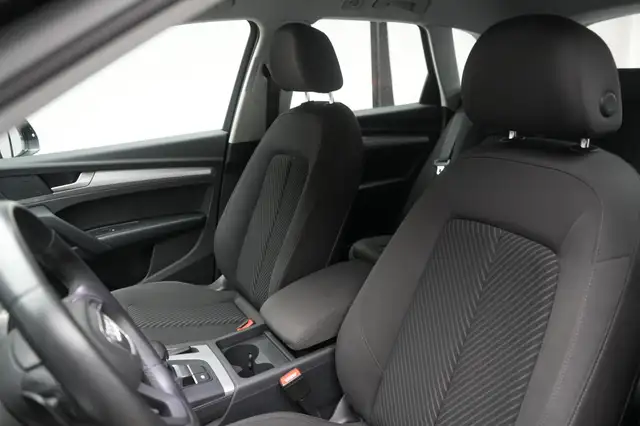 Audi Q5 view 10