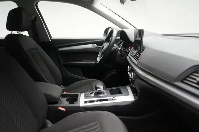 Audi Q5 view 6