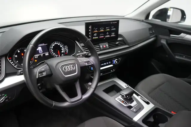 Audi Q5 view 12