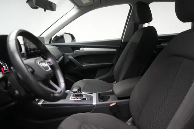 Audi Q5 view 9