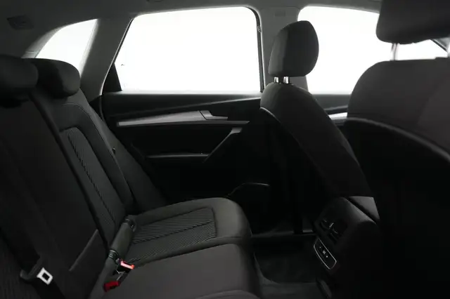 Audi Q5 view 8