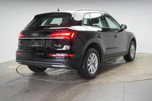 Audi Q5 view 4