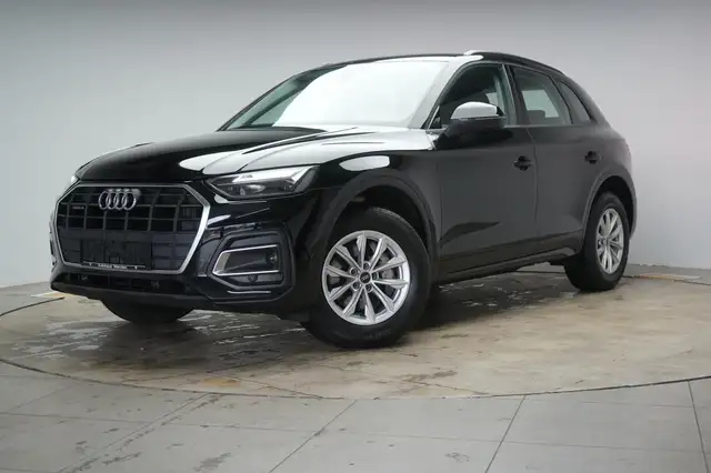 Audi Q5 view 3