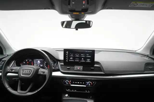 Audi Q5 view 14