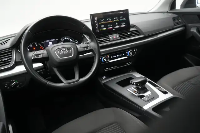 Audi Q5 view 13