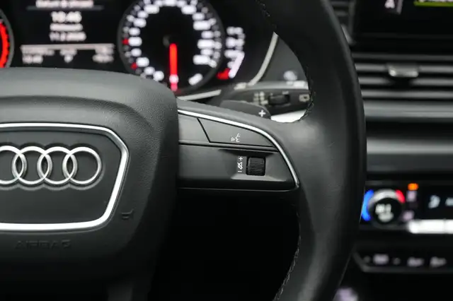 Audi Q5 view 18