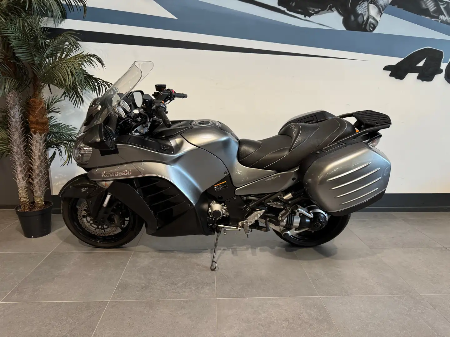 Kawasaki GTR 1400 - 2