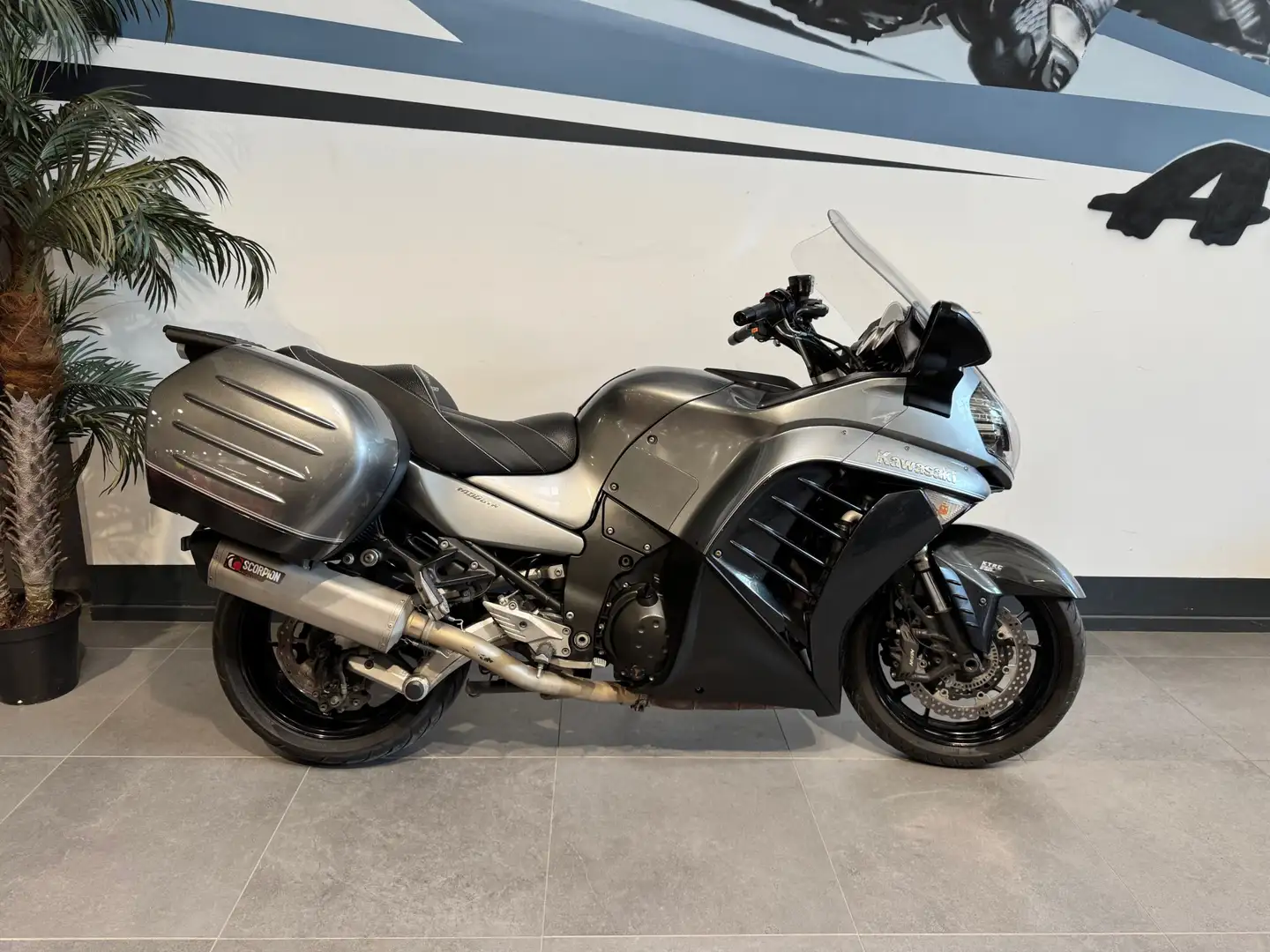 Kawasaki GTR 1400 - 1