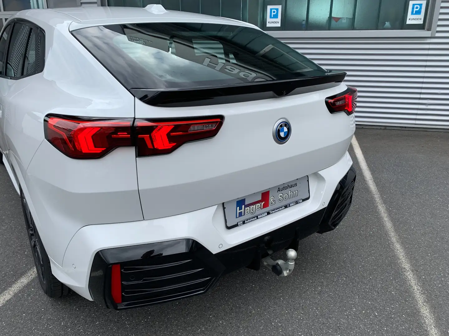 BMW iX2 30 xDrive M Sport Alb - 1