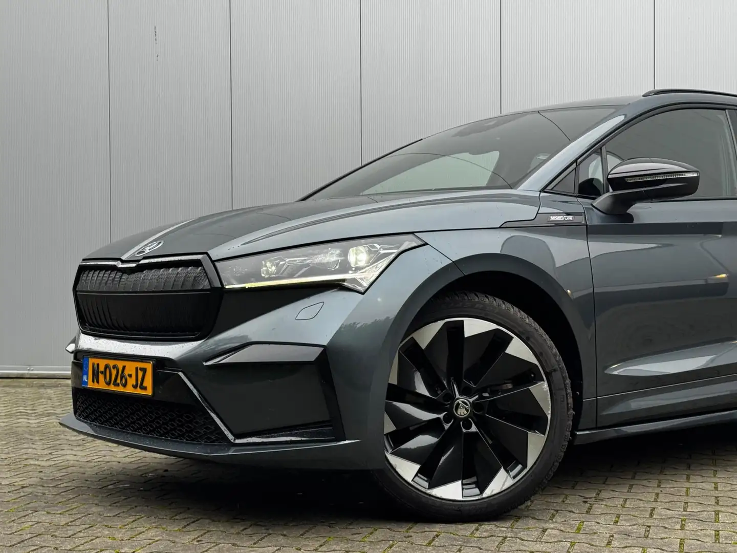 Skoda Enyaq iV SPORTLINE 91,4% SOH SFEERVERLICHTING TREKHAAK A Grau - 2