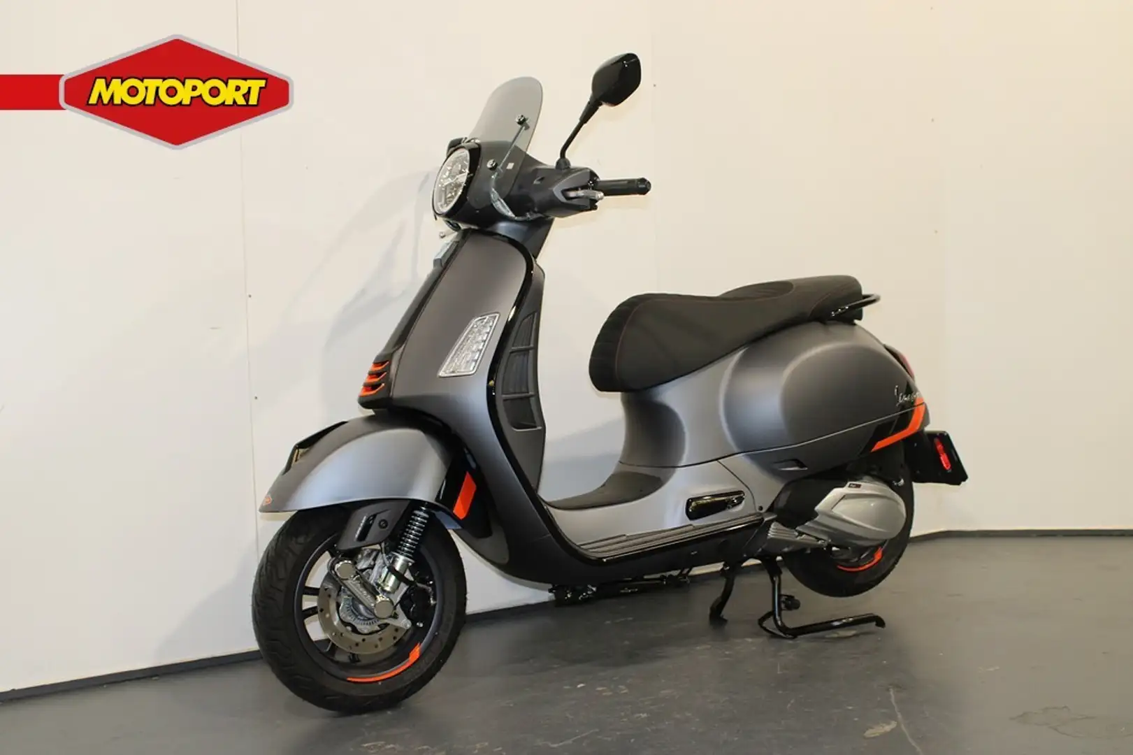 Vespa GTS Super Sport 310 Supersport Šedá - 2