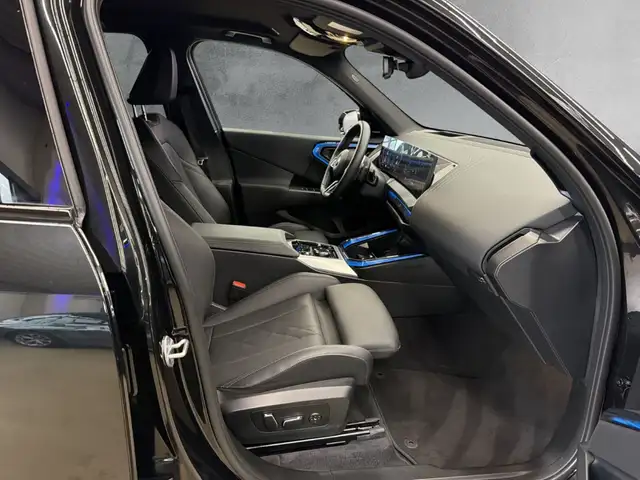 BMW X3 view 11