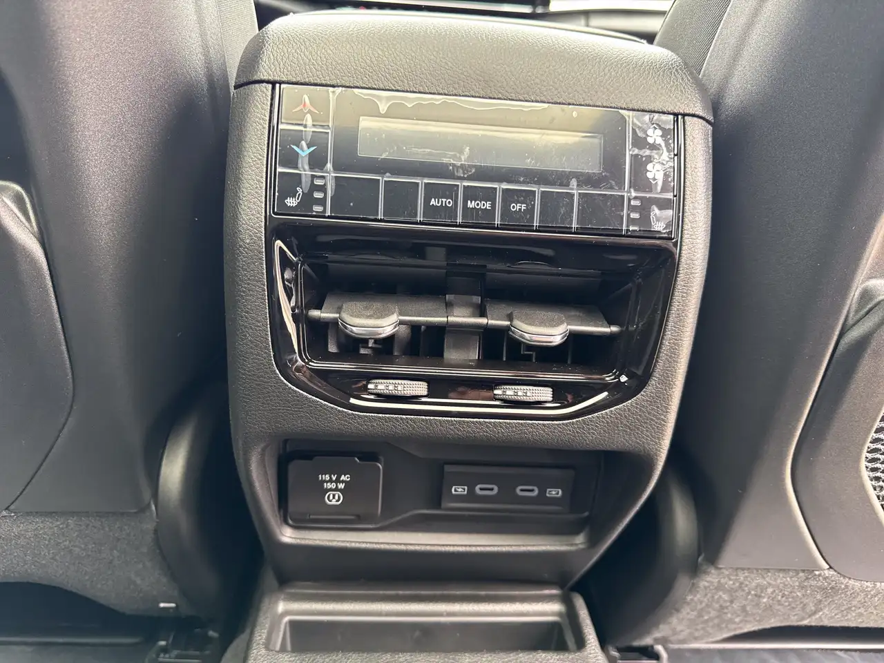 Jeep Grand Cherokee photo Jeep Grand Cherokee